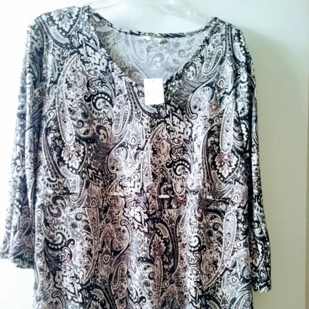 NWT C est 1946 Blouse/Top Black/White Paisley